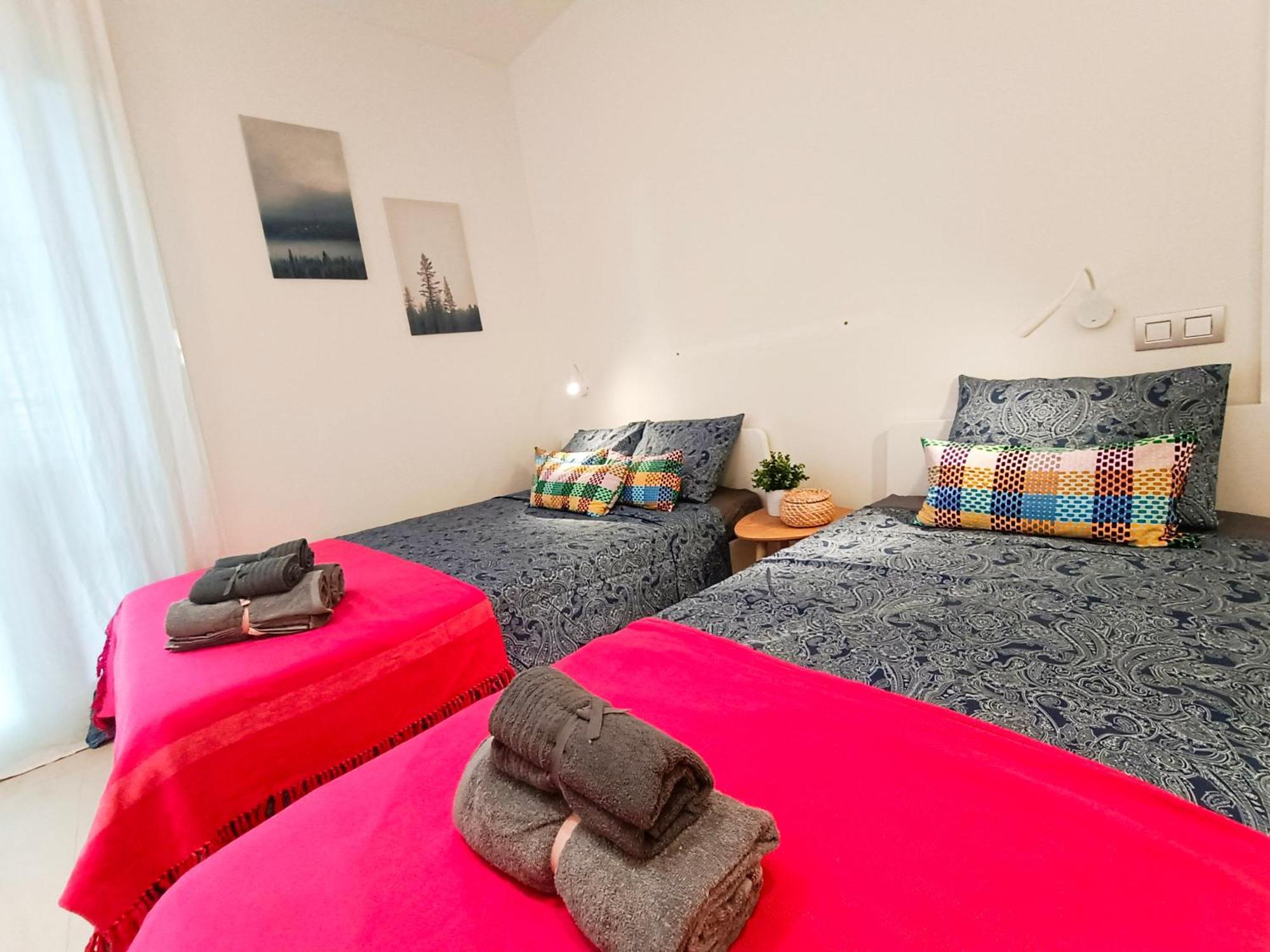 Private Rooms By Plaza Universidad Барселона Екстер'єр фото
